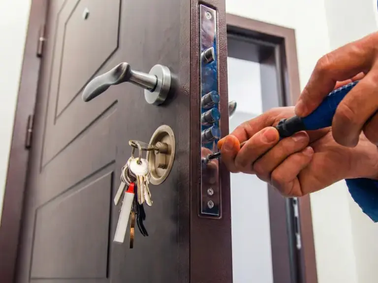 Porta blindada em Jandira – instalação e manutenção
